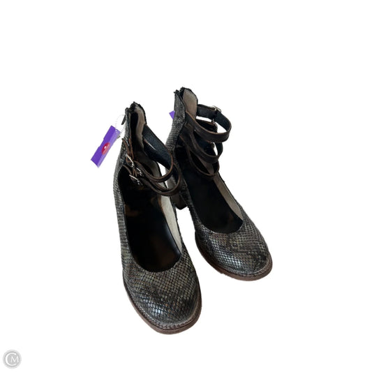 Boots Ankle Heels By Freebird In Black & Grey, Size: 7