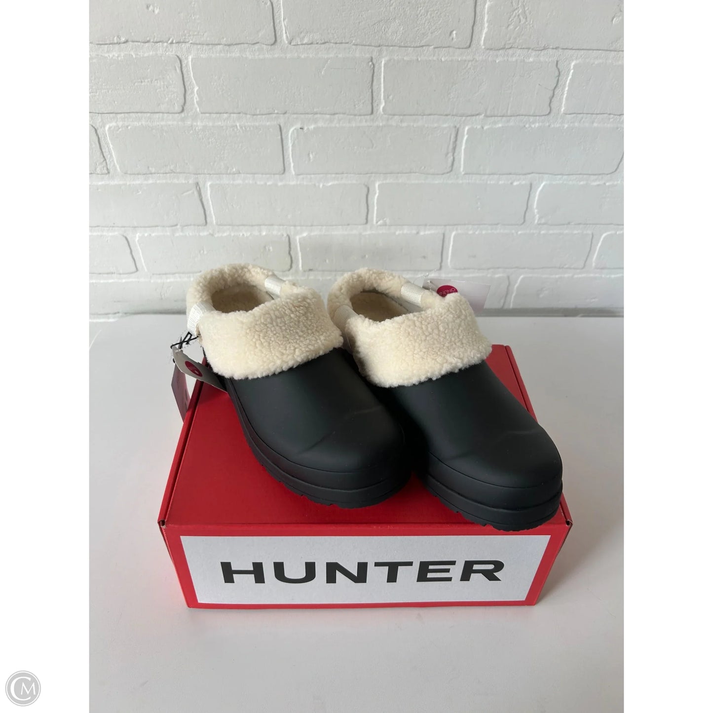 Shoes Flats By Hunter In Black & Cream, Size: 7