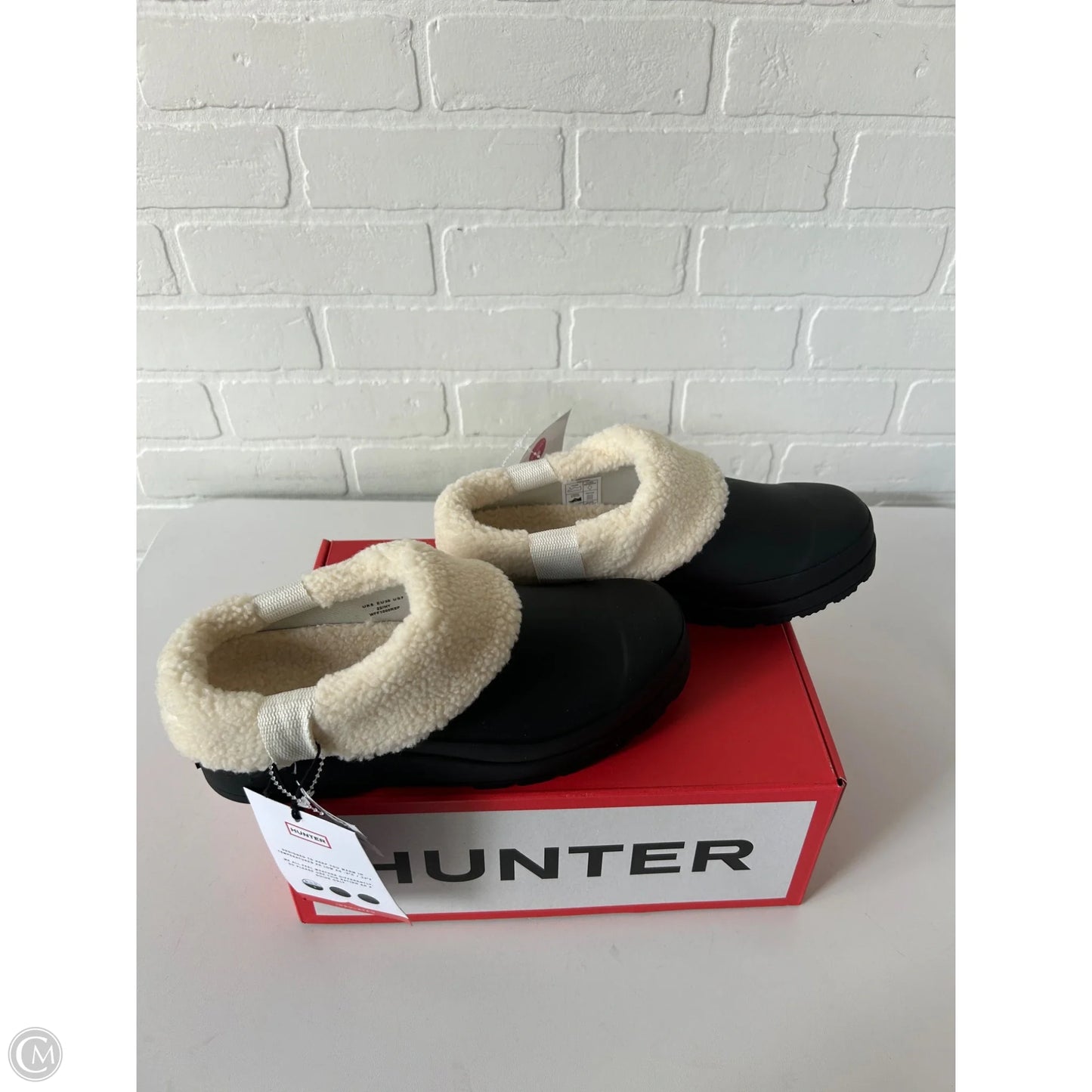 Shoes Flats By Hunter In Black & Cream, Size: 7