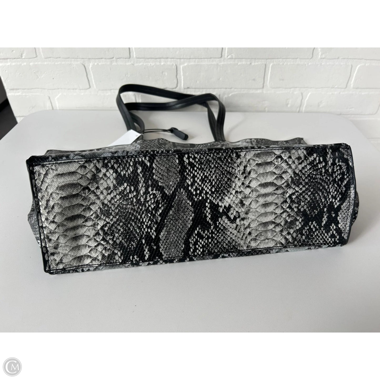 Tote By Clothes Mentor, Size: Medium