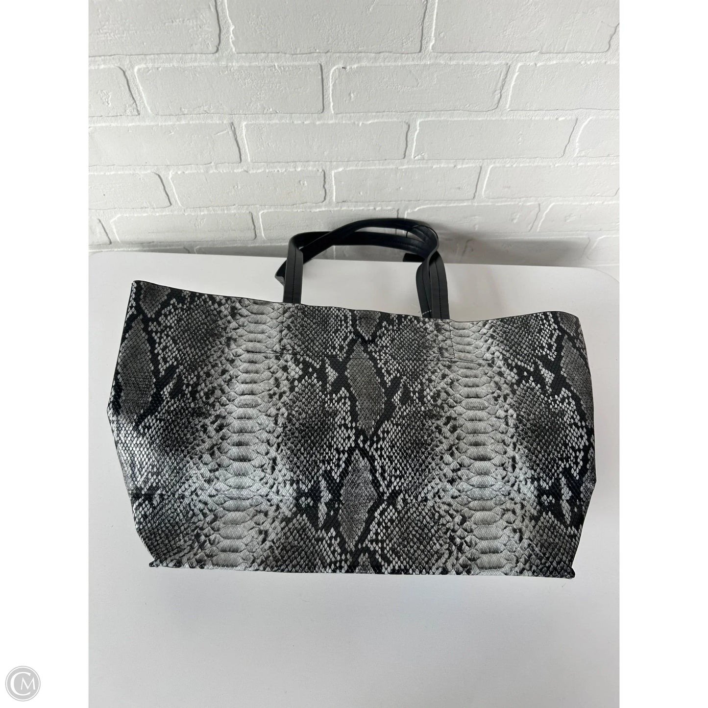 Tote By Clothes Mentor, Size: Medium