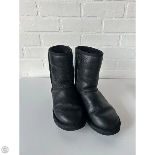 Boots Designer By Ugg In Black, Size: 6