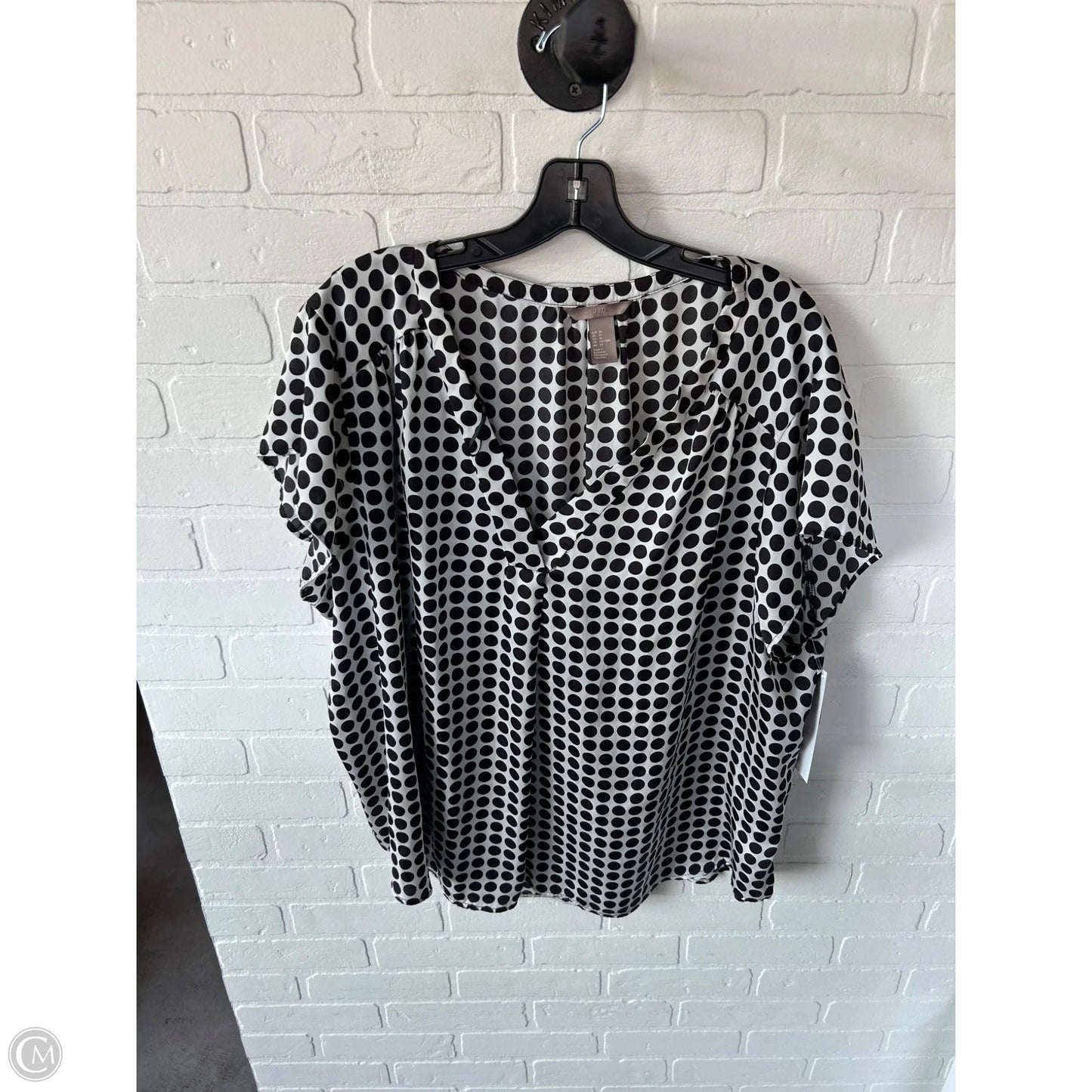 Top Short Sleeve By H&m In black & grey, Size: 3x