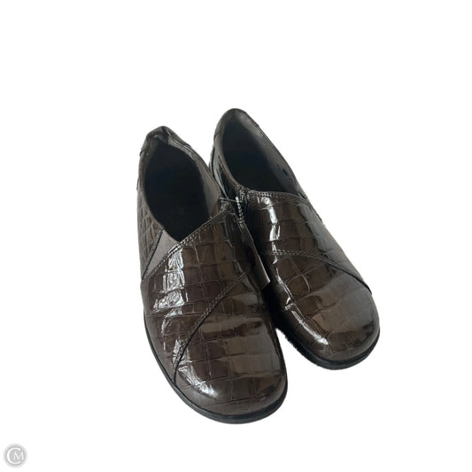 Shoes Flats By Clarks In Brown, Size: 7.5