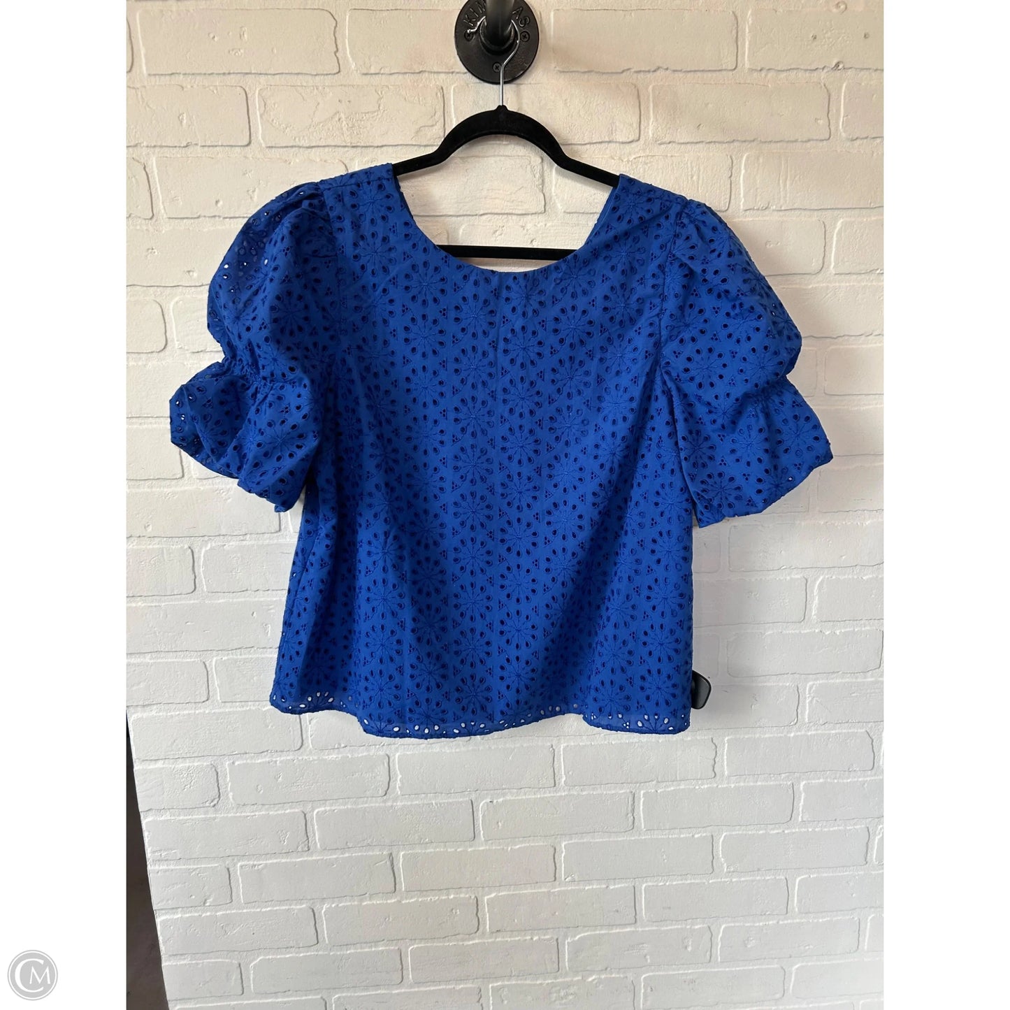 Top Short Sleeve Designer By Lilly Pulitzer In Blue, Size: L