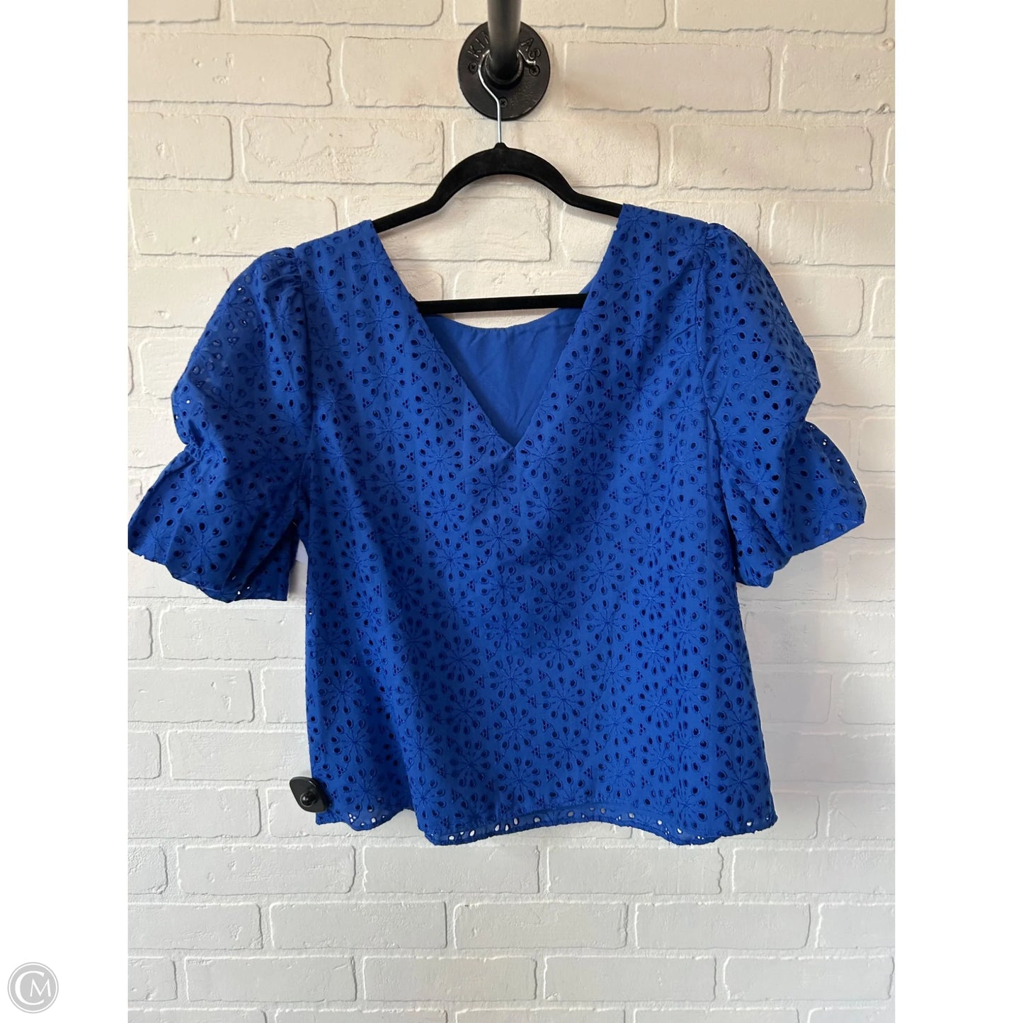 Top Short Sleeve Designer By Lilly Pulitzer In Blue, Size: L