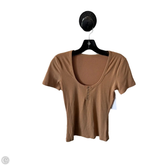 Top Short Sleeve Basic By Clothes Mentor In Tan, Size: S
