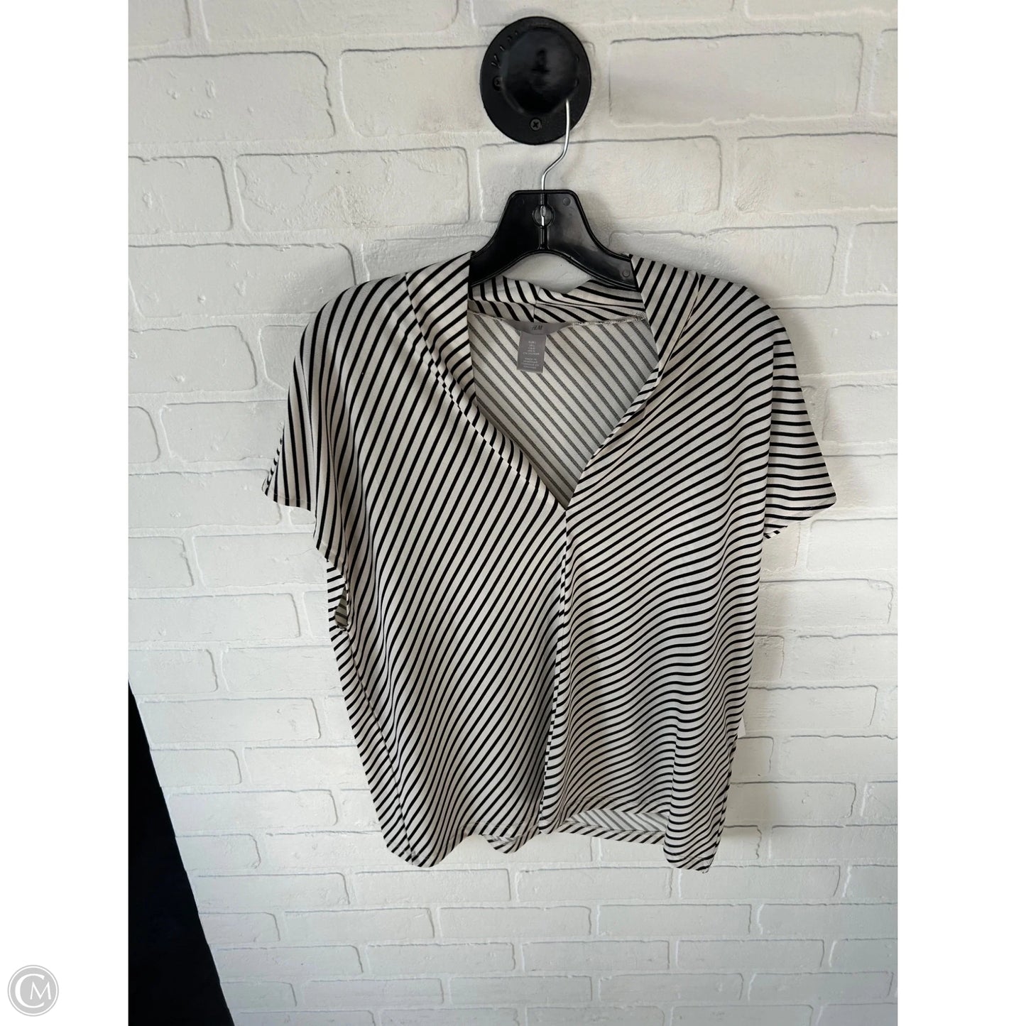 Top Short Sleeve By H&m In Black & Cream, Size: L
