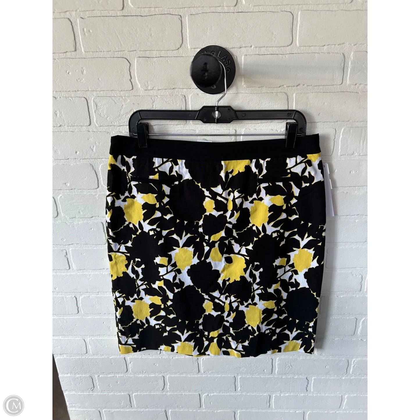 Skirt Midi By Clothes Mentor In Black & Yellow, Size: 16