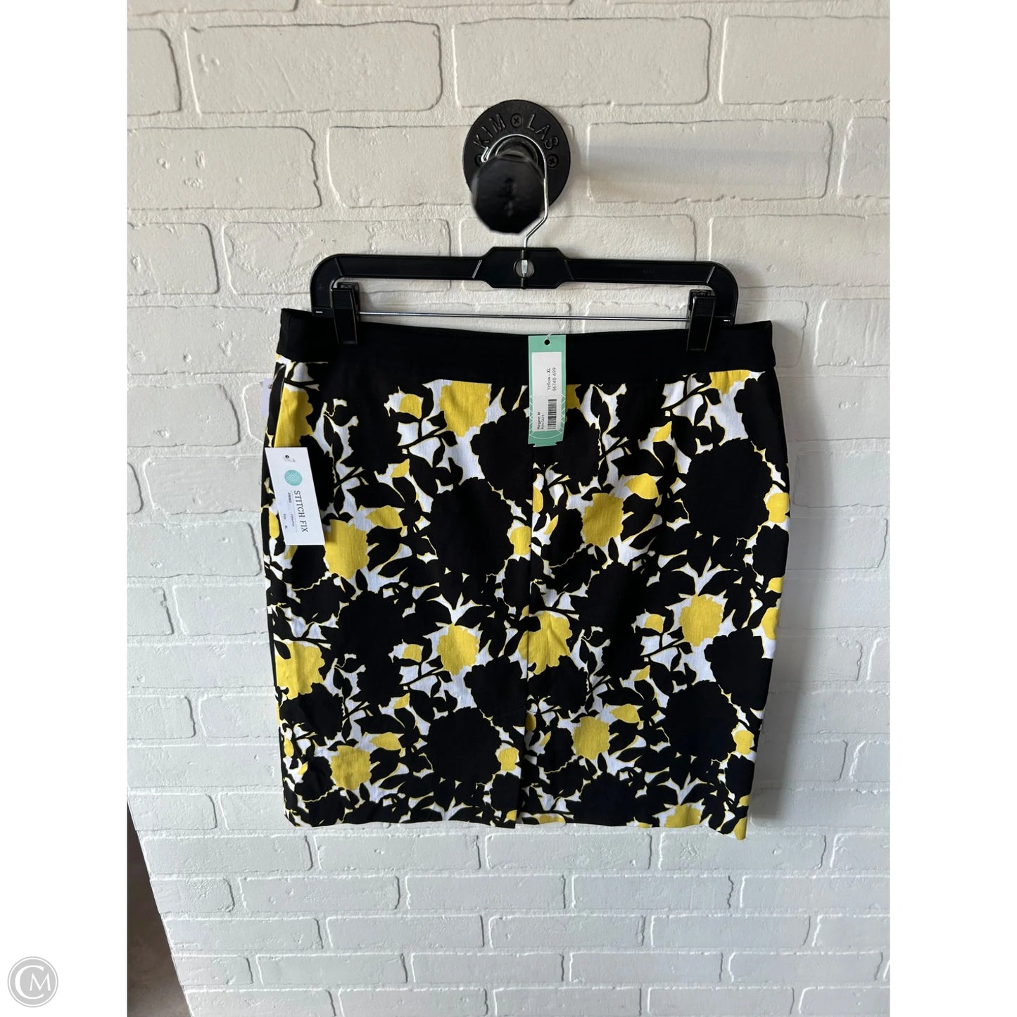 Skirt Midi By Clothes Mentor In Black & Yellow, Size: 16