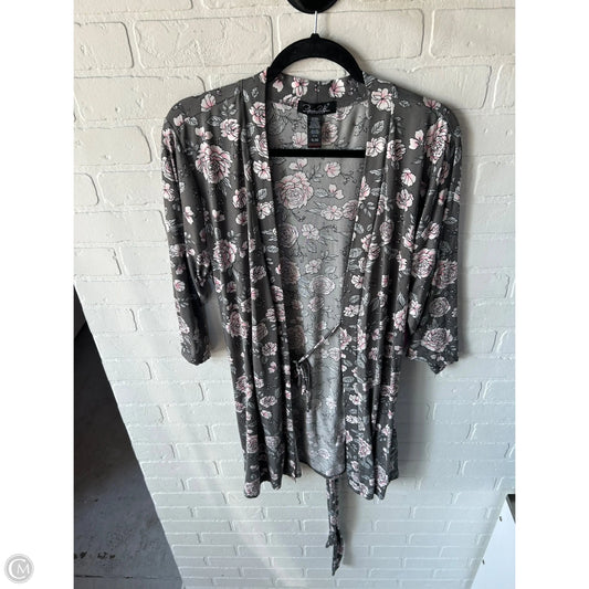 Robe By Clothes Mentor In Grey & Pink, Size: Xl