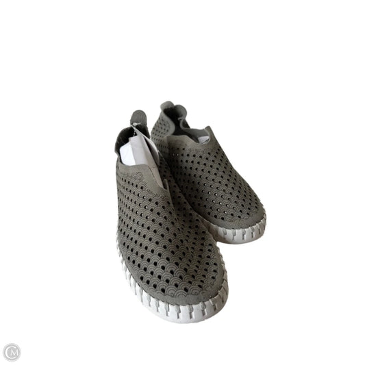 Shoes Sneakers By Clothes Mentor In Grey, Size: 9.5