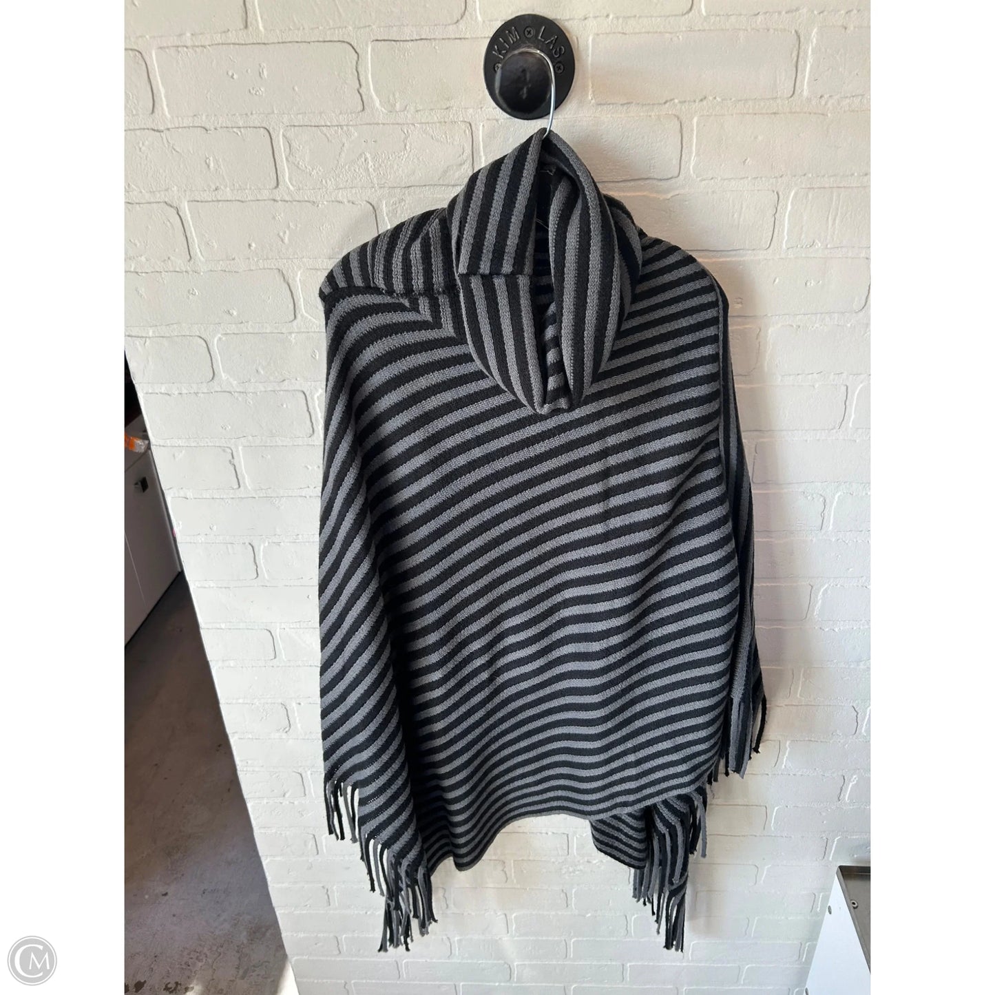 Poncho By Coco And Carmen In Black & Grey, Size: 0