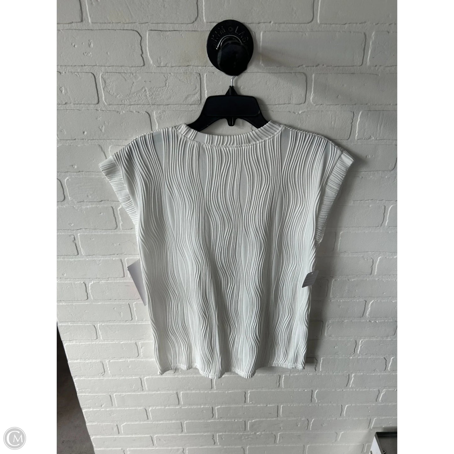 Top Short Sleeve By Cme In White, Size: L