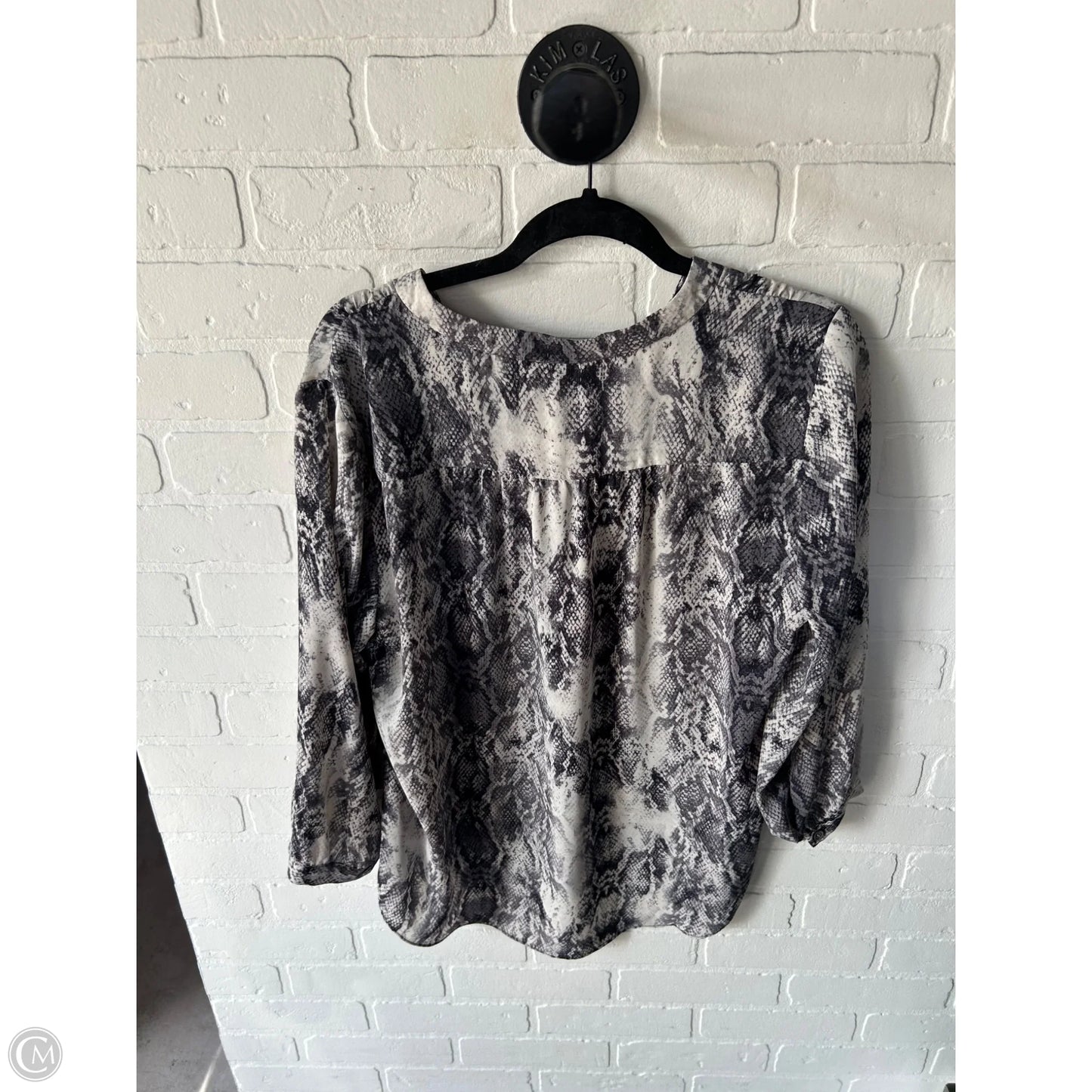 Top Long Sleeve By Vince Camuto In Grey, Size: L