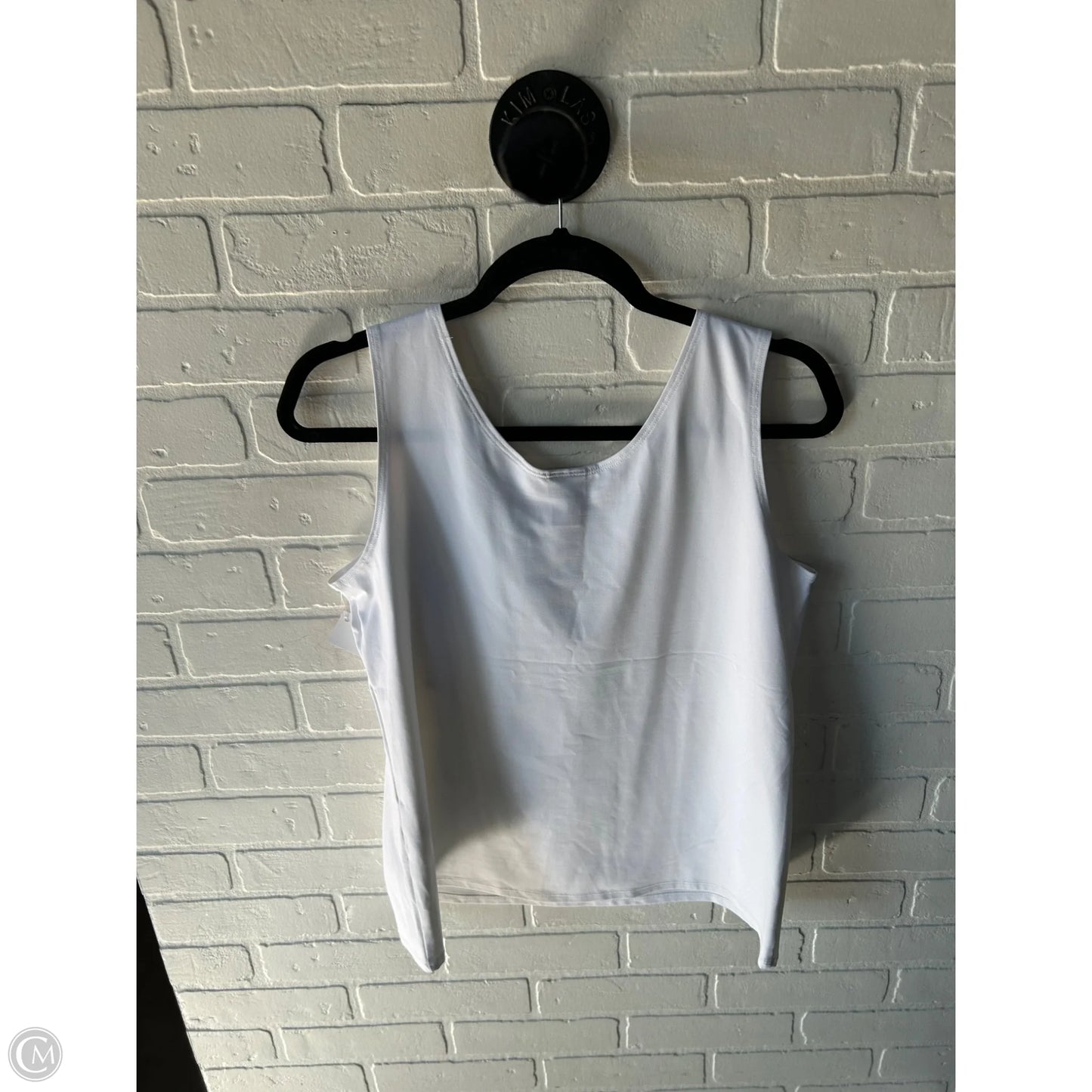 Top Sleeveless Basic By Chicos In White, Size: L