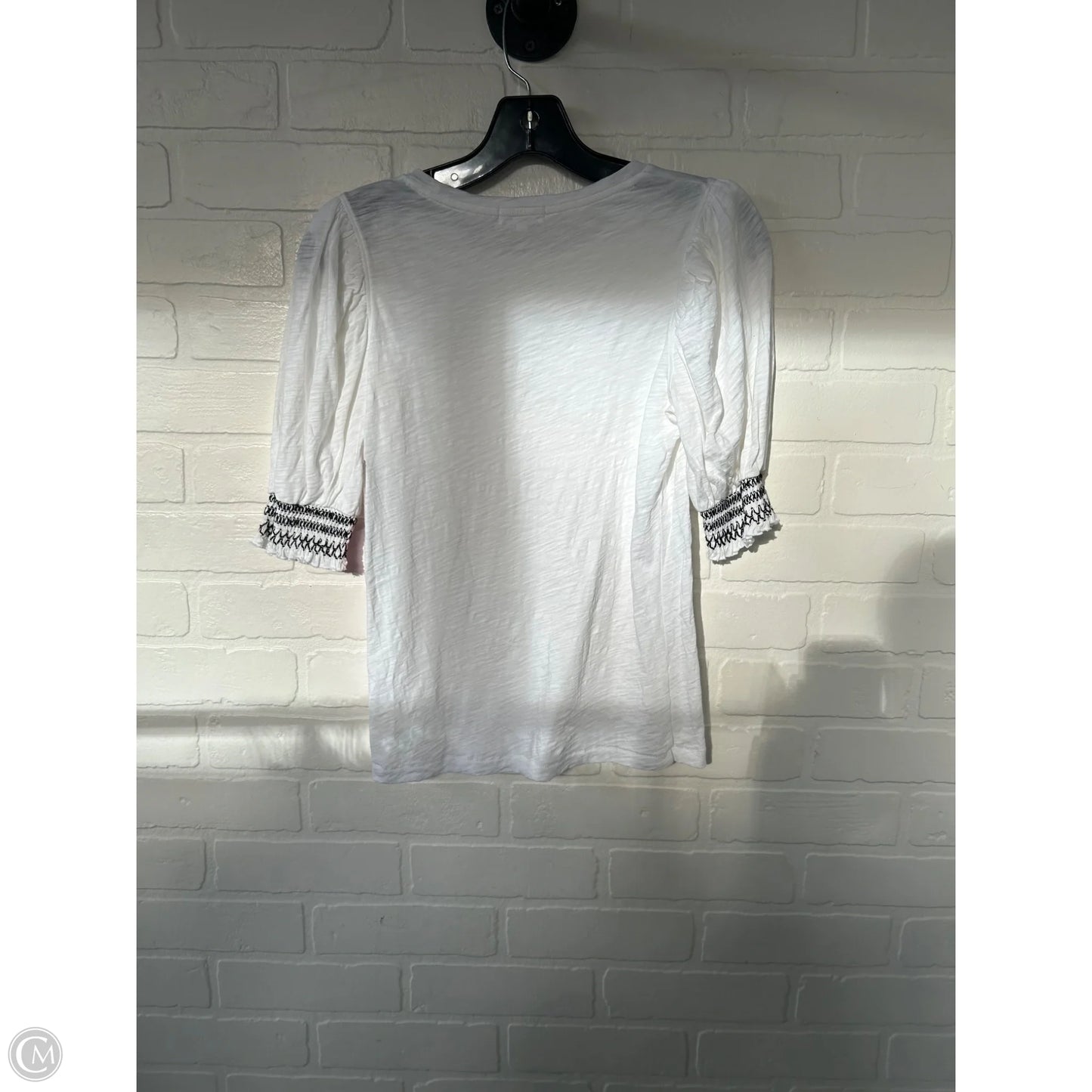 Top Short Sleeve By Clothes Mentor In White, Size: Xs