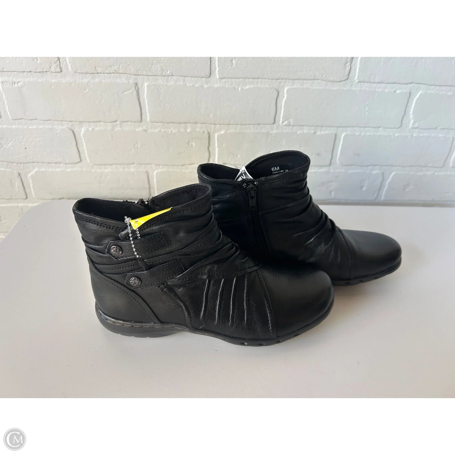 Boots Ankle Flats By Cobb Hill In Black, Size: 6