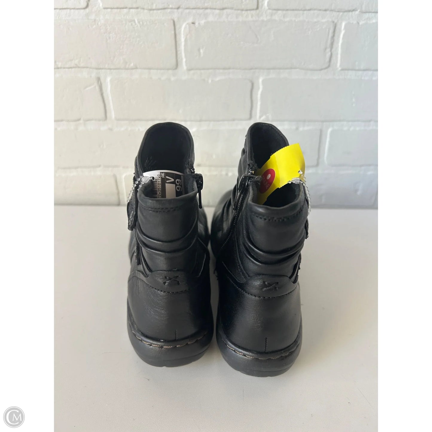 Boots Ankle Flats By Cobb Hill In Black, Size: 6