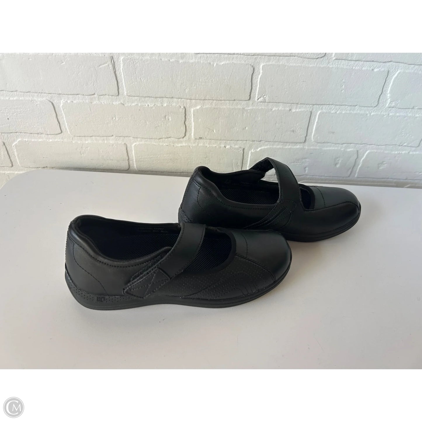 Shoes Flats By Drew In Black, Size: 6