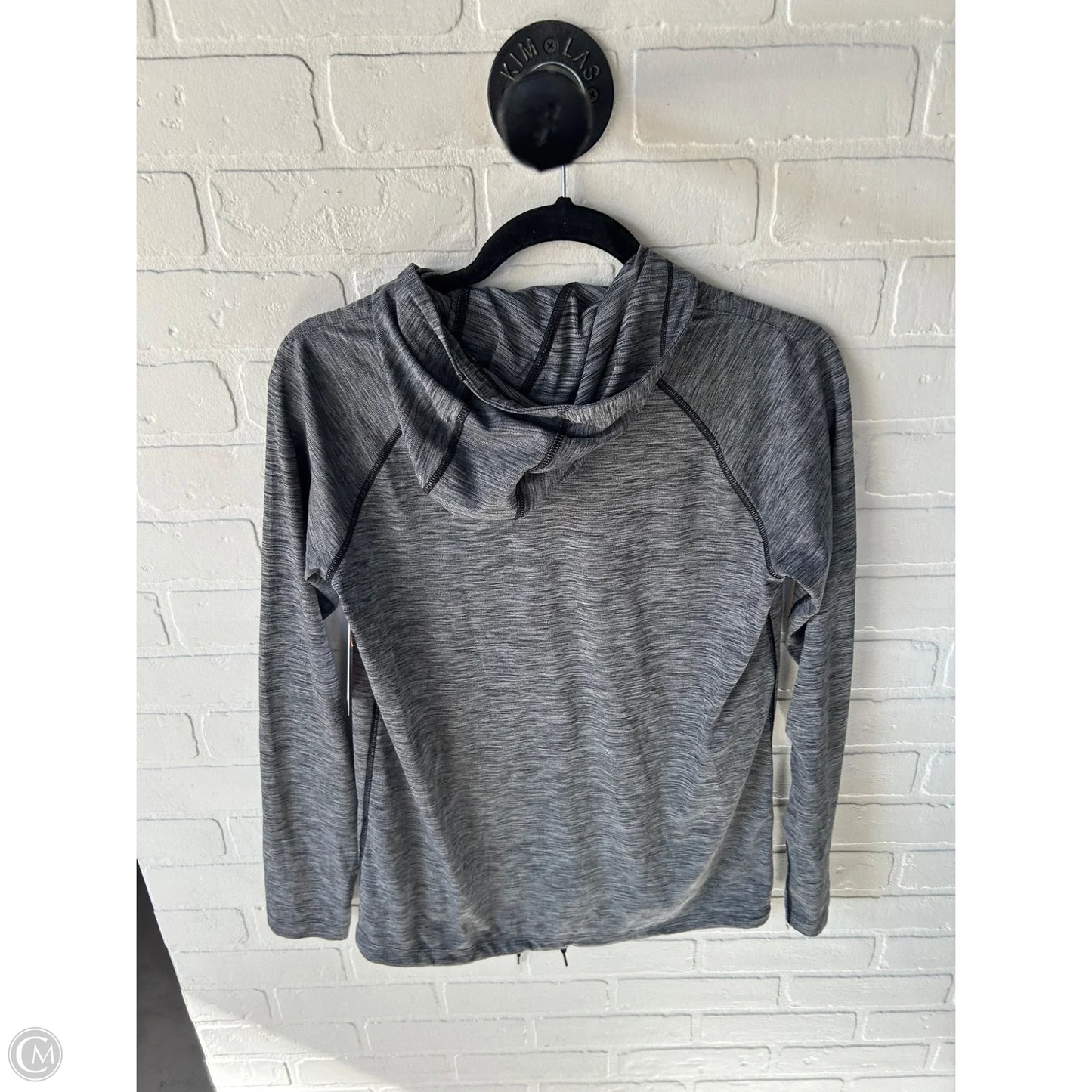 Athletic Top Long Sleeve Hoodie By Under Armour In Grey, Size: S
