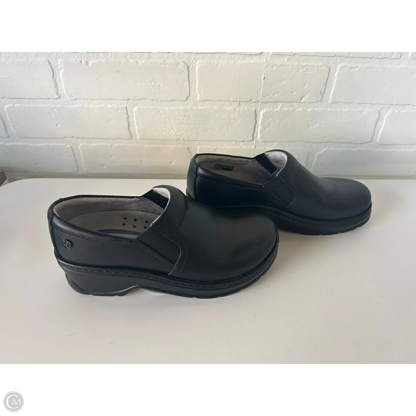 Shoes Sneakers By Clothes Mentor In Black, Size: 6.5