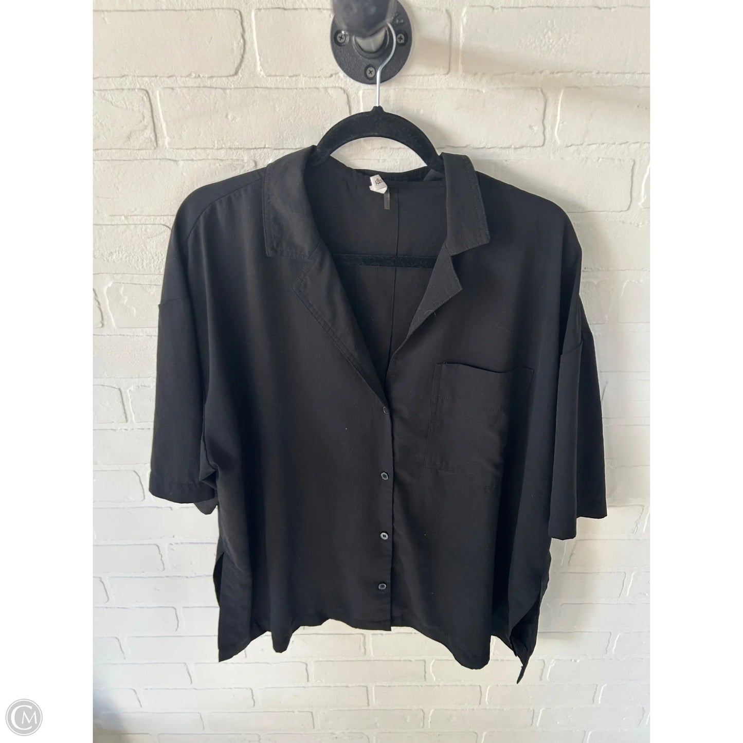 Top Short Sleeve By Glam In Black, Size: L