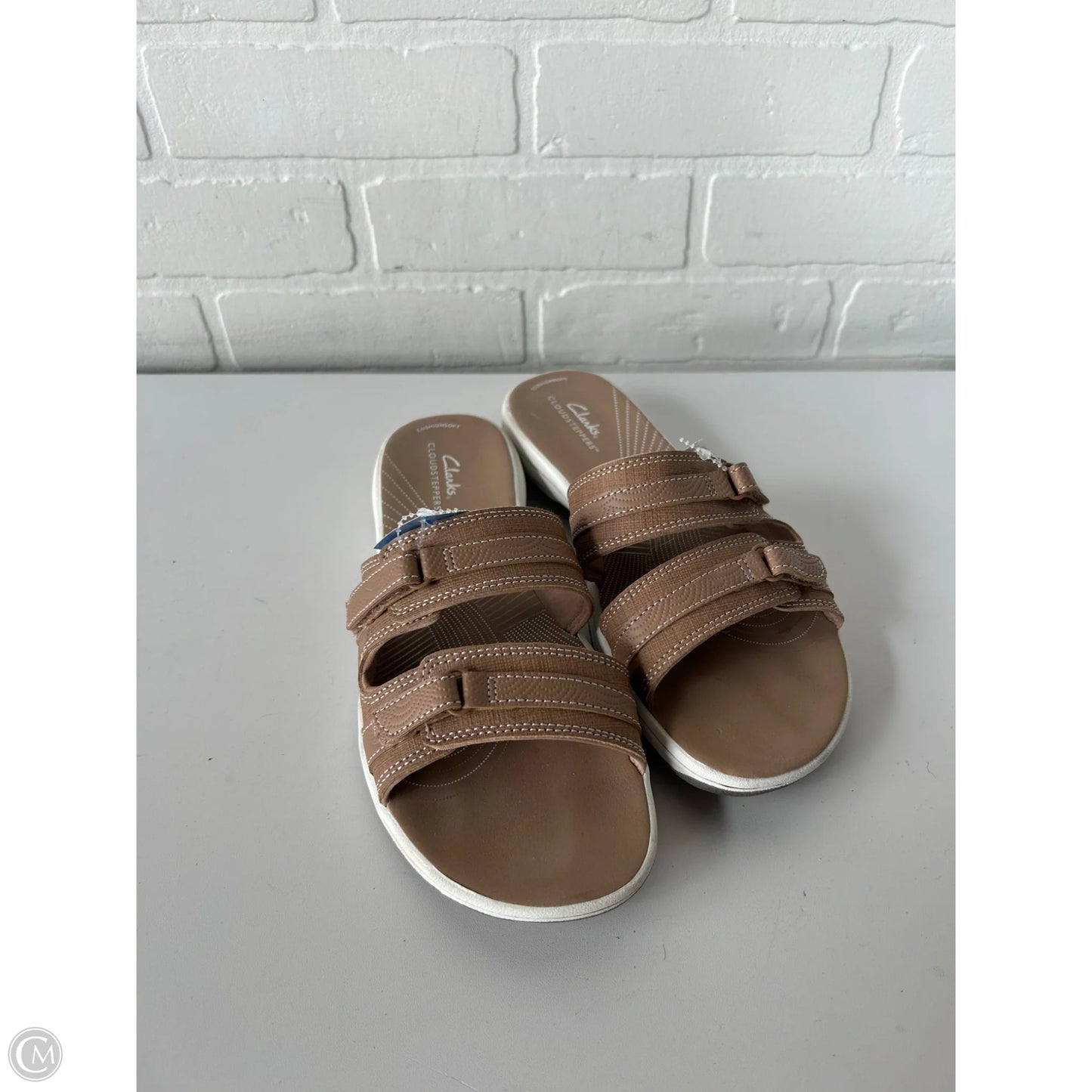 Sandals Flats By Clarks In Tan, Size: 9