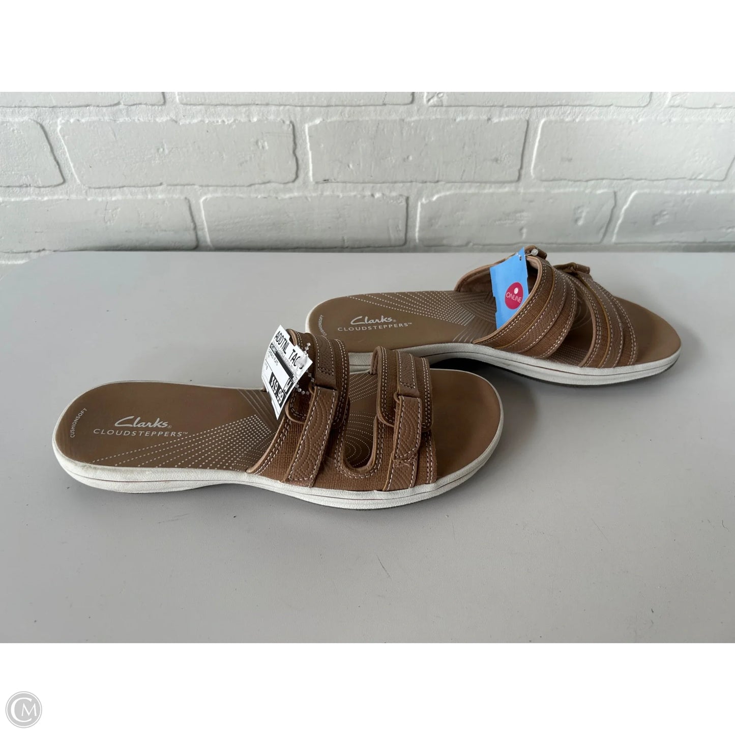 Sandals Flats By Clarks In Tan, Size: 9