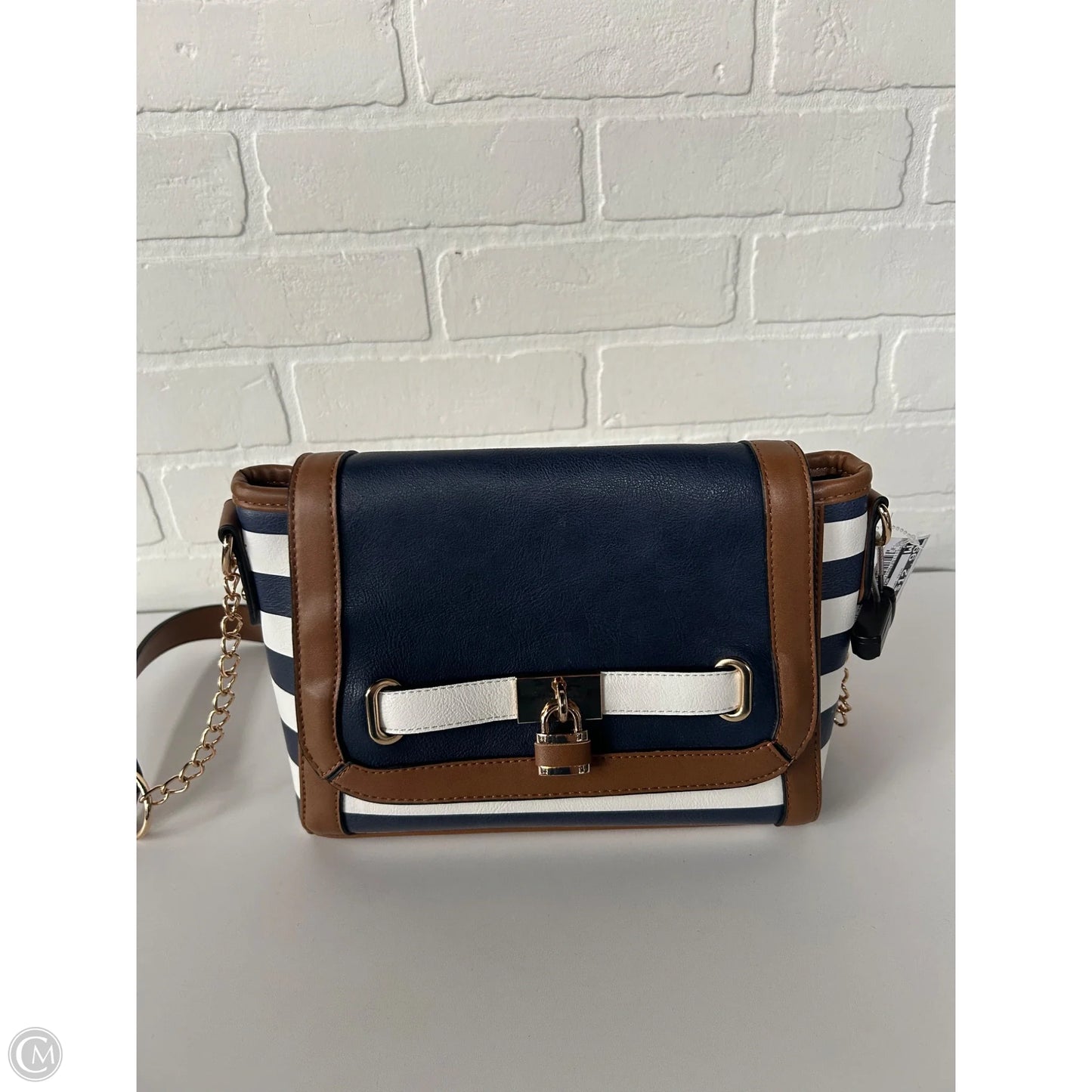 Crossbody By Clothes Mentor, Size: Medium