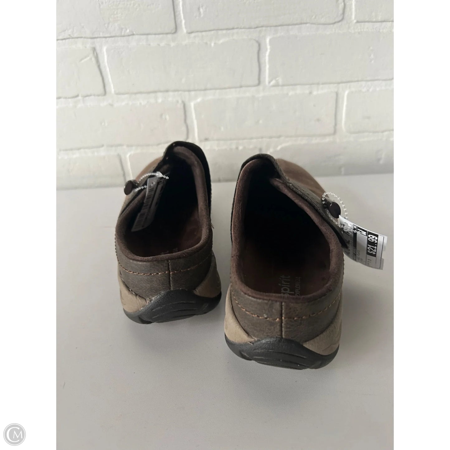 Shoes Flats By Easy Spirit In Brown, Size: 7.5