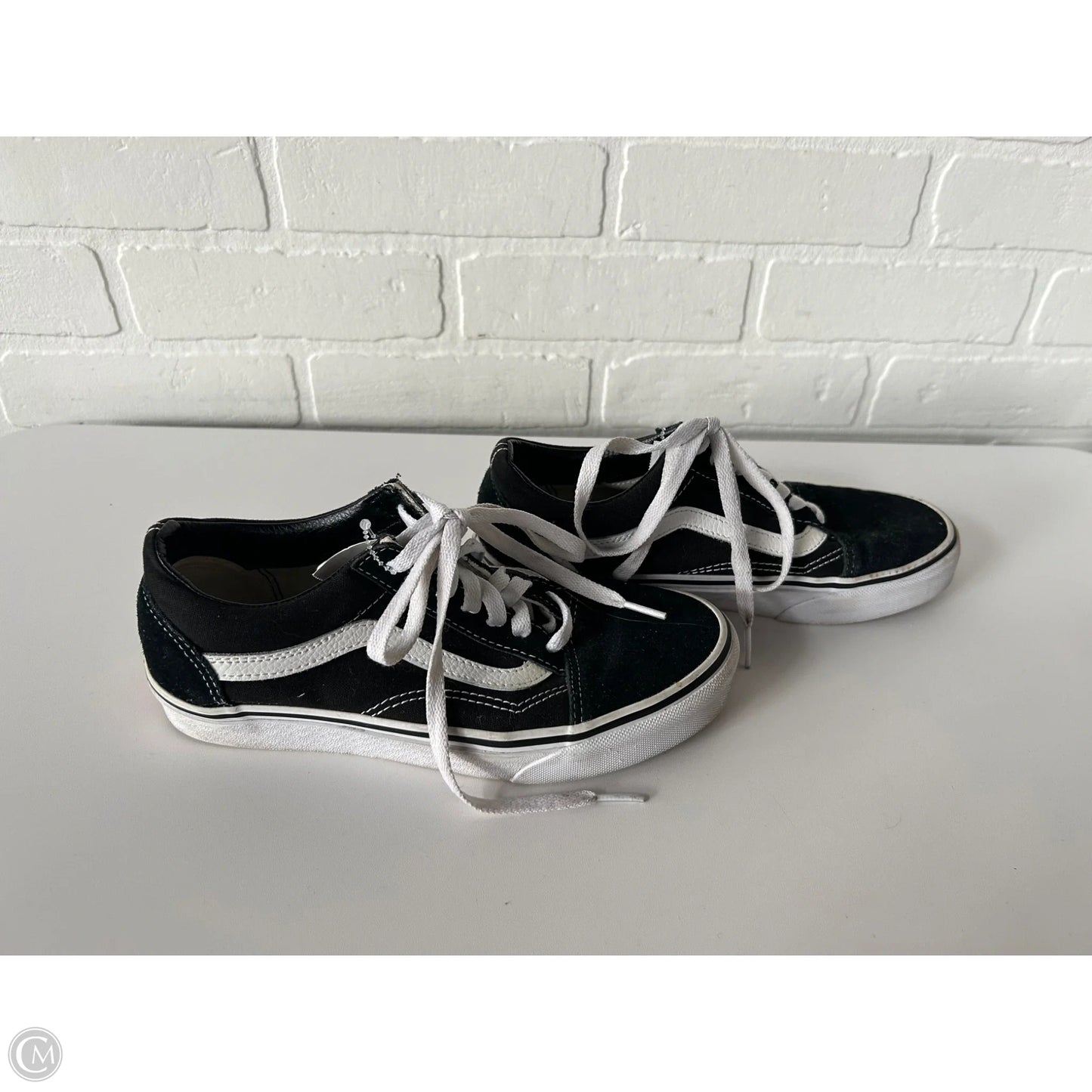 Shoes Sneakers By Vans In Black & White, Size: 7