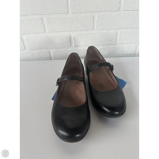 Shoes Flats By Dansko In Black, Size: 7.5