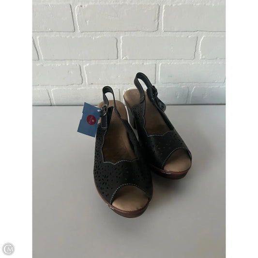 Sandals Heels Block By Clothes Mentor In Black & Brown, Size: 7.5