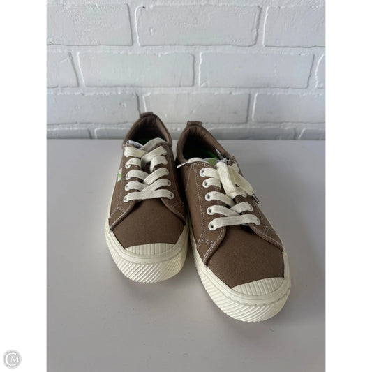 Shoes Sneakers By Cariuma In Tan & White, Size: 7.5