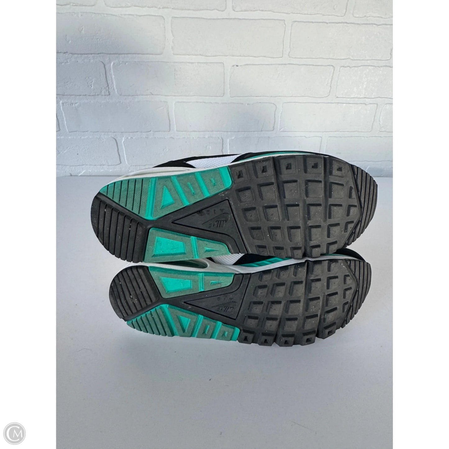 Shoes Athletic By Nike In Black & White, Size: 7.5