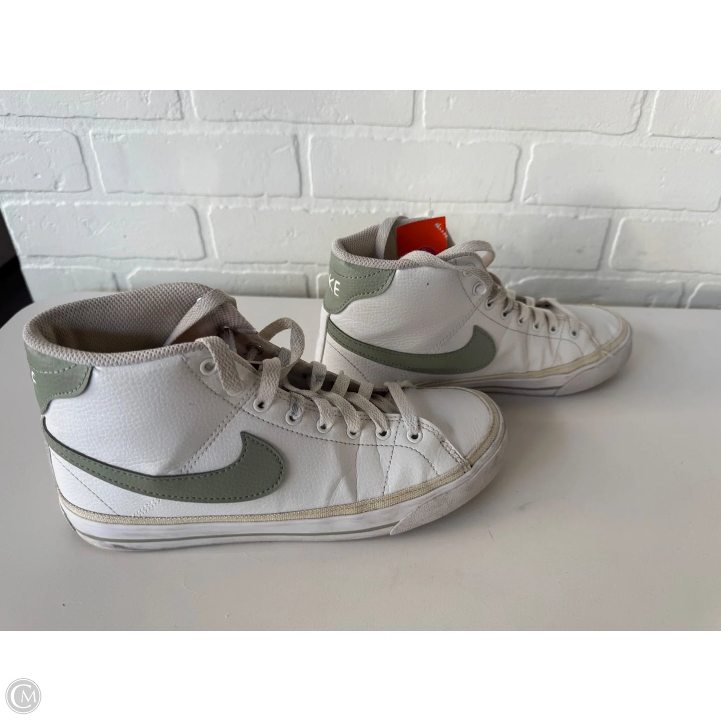 Shoes Sneakers By Nike In Green & White, Size: 8.5