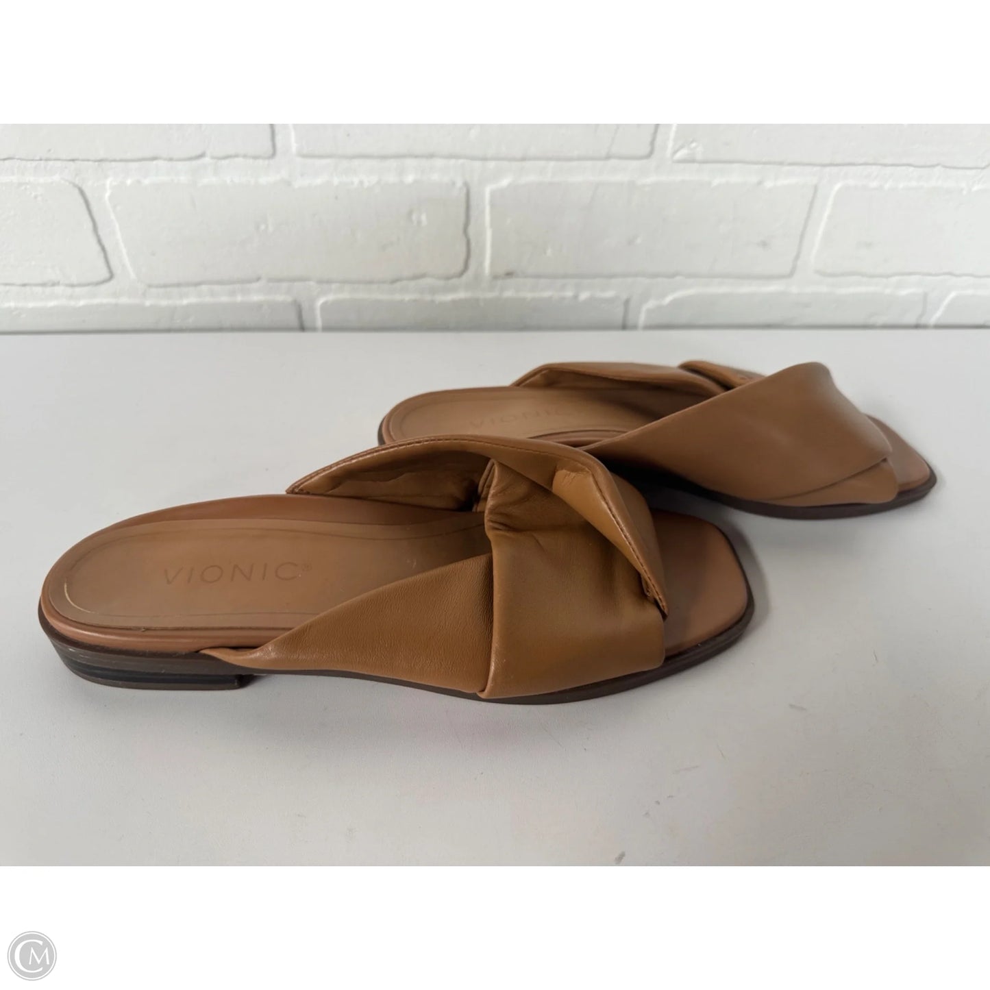 Sandals Flats By Vionic In Brown, Size: 7