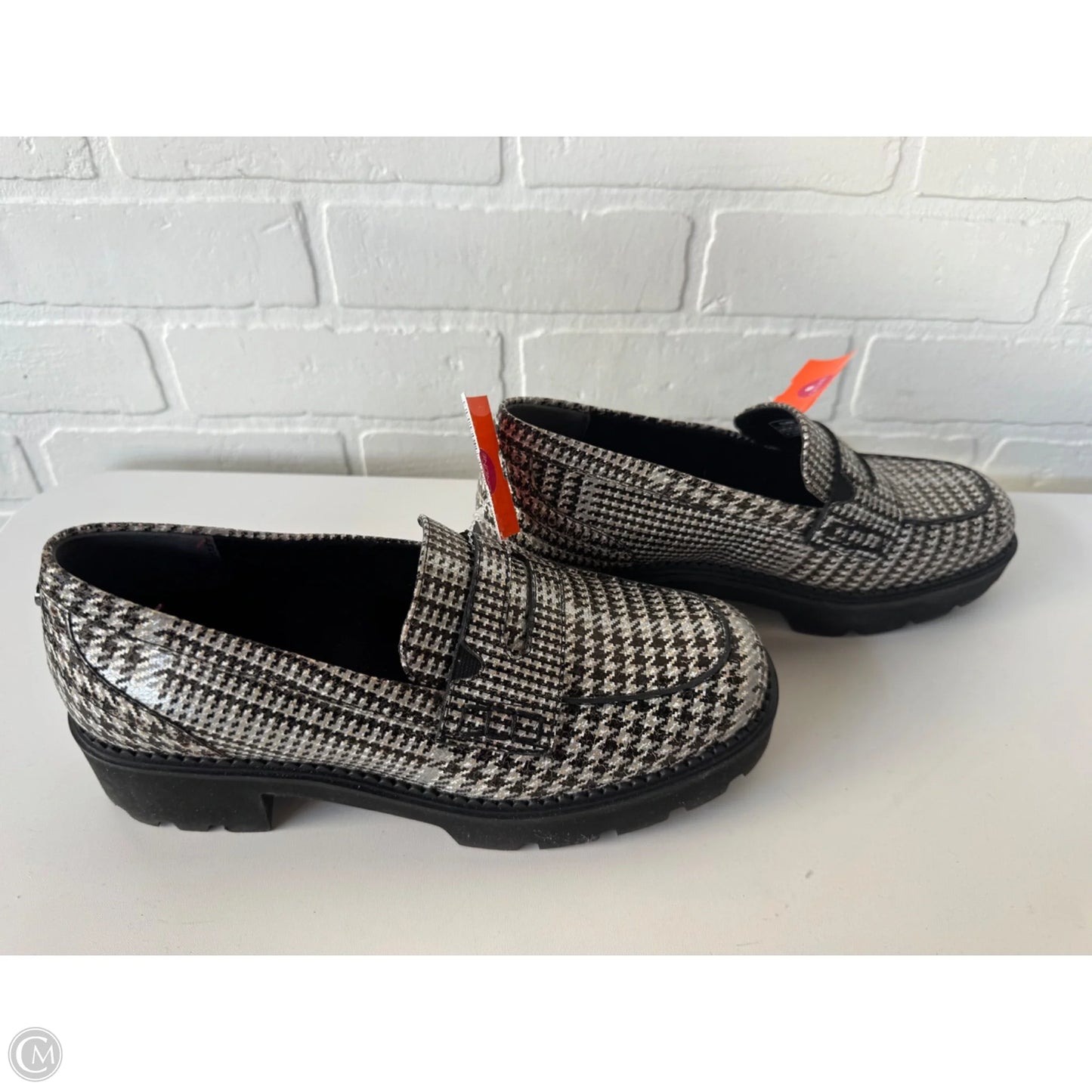 Shoes Flats By Vionic In Black & Grey, Size: 8