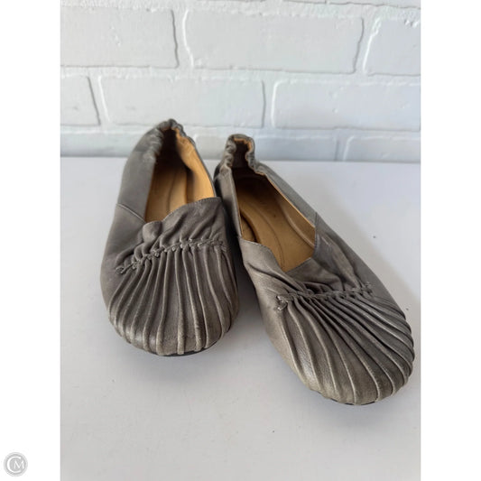Shoes Flats By Clothes Mentor In Grey, Size: 6