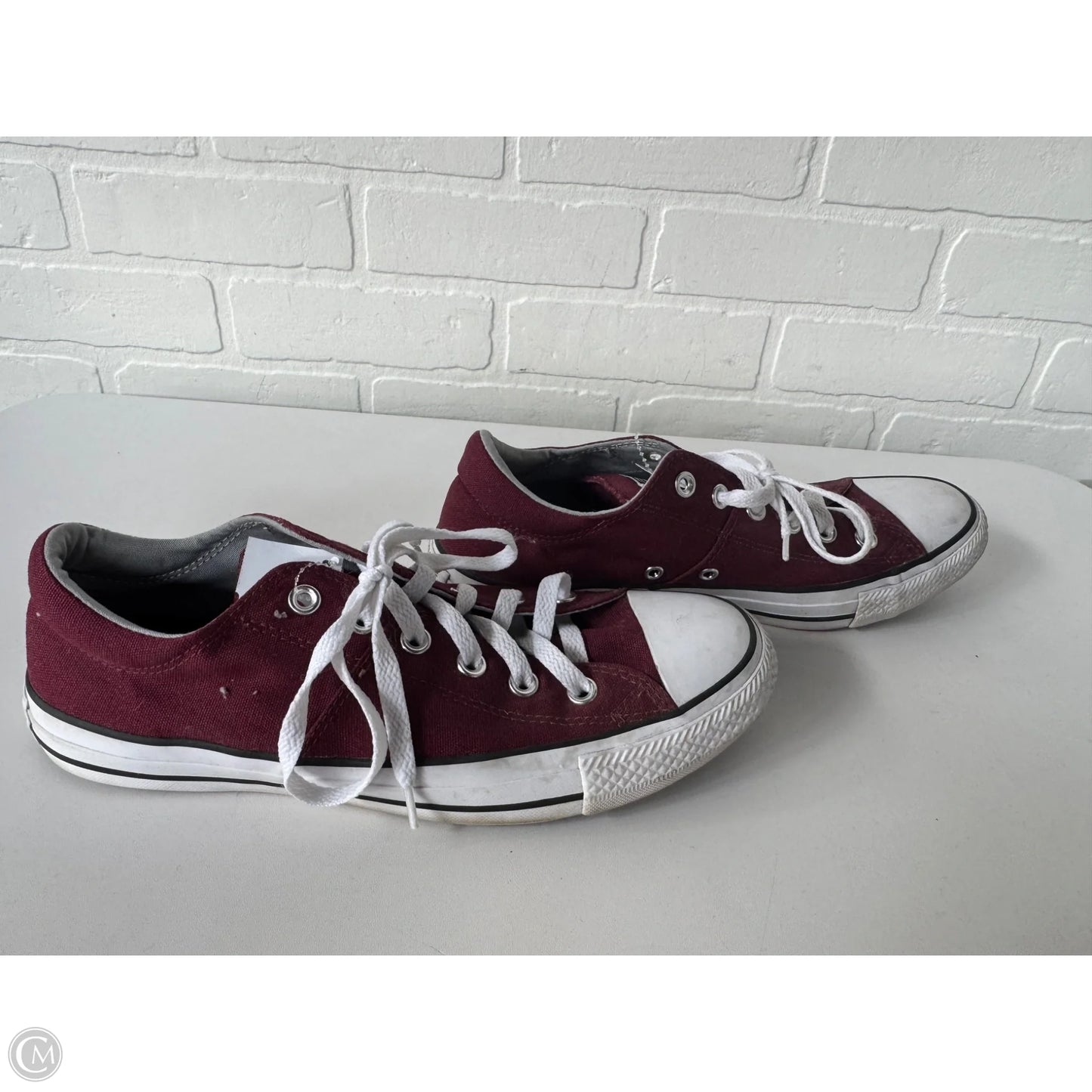 Shoes Sneakers By Converse In Red & White, Size: 10