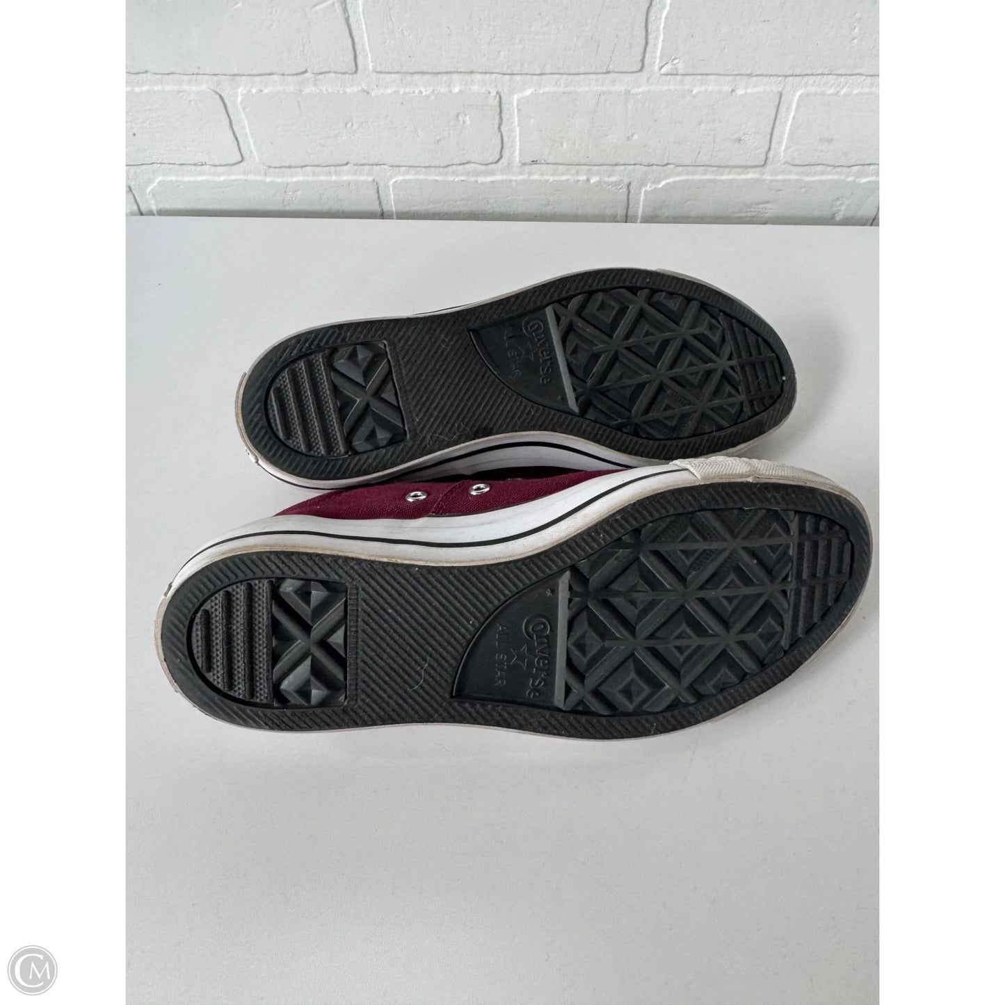 Shoes Sneakers By Converse In Red & White, Size: 10
