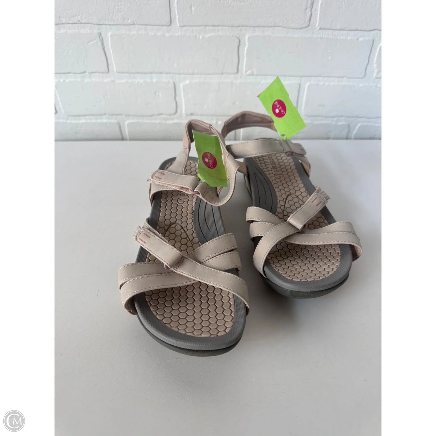 Sandals Flats By Bare Traps In Grey & Tan, Size: 7.5