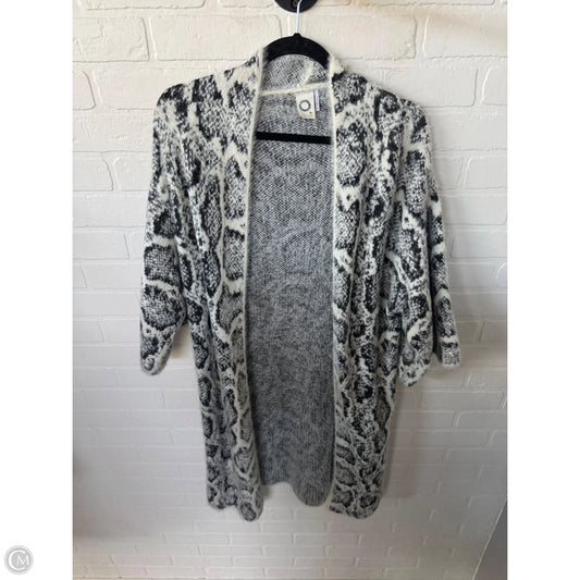 Sweater Cardigan By Akemi And Kin In Black & White, Size: Osfm