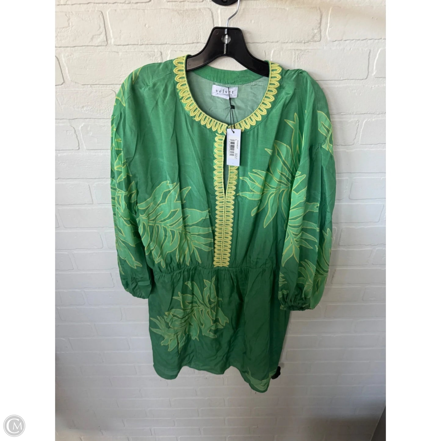 Dress Casual Short By Velvet By Graham & Spencer In Green, Size: L