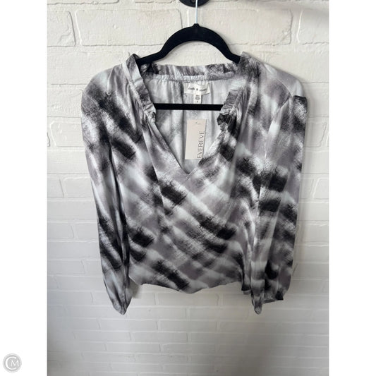 Top Long Sleeve By Cloth & Stone In Grey & White, Size: S