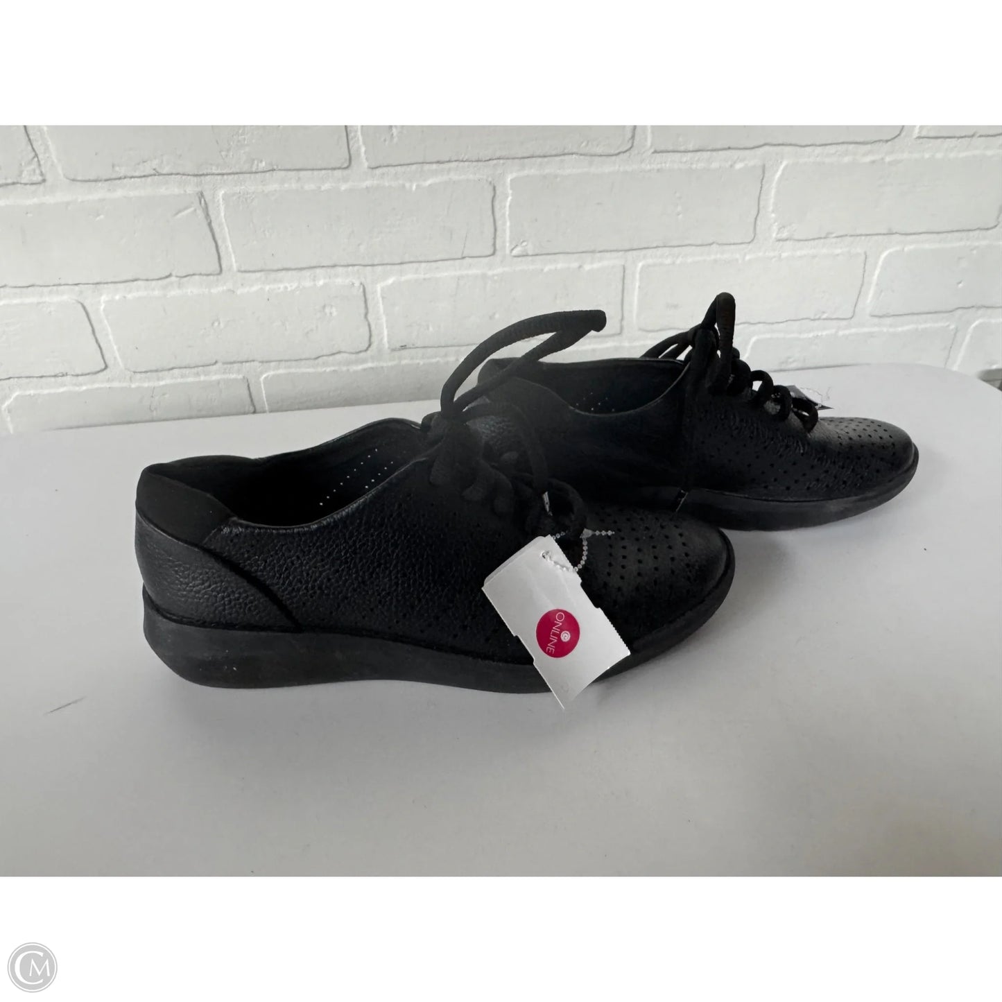 Shoes Sneakers By Clarks In Black, Size: 6.5