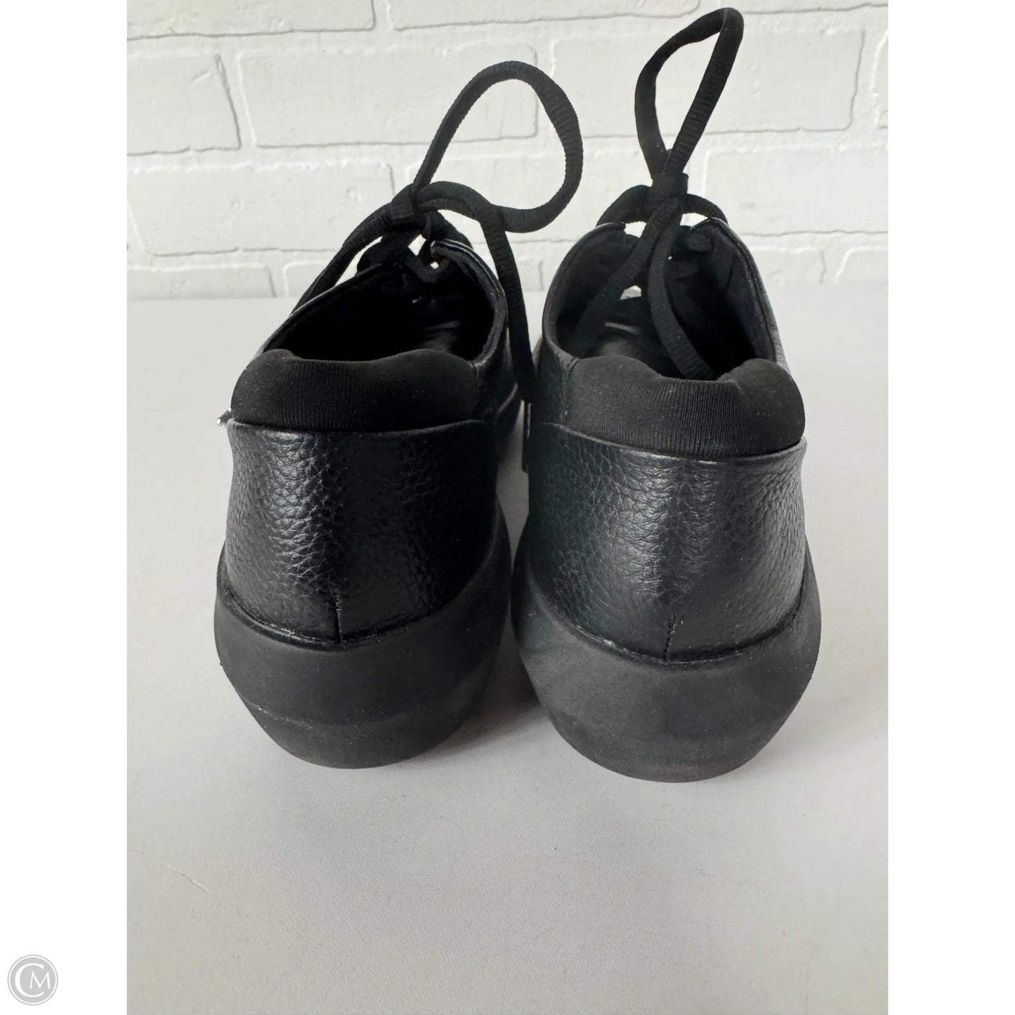 Shoes Sneakers By Clarks In Black, Size: 6.5