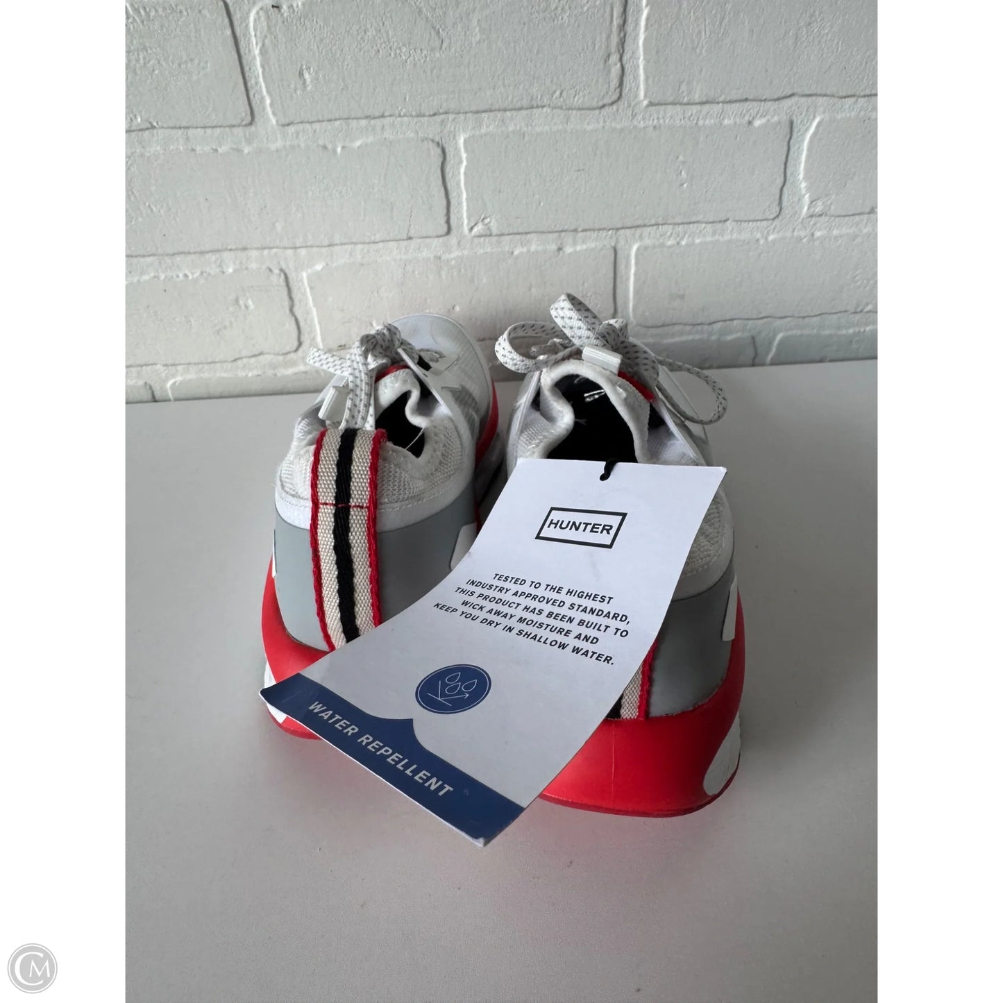 Shoes Athletic By Hunter In Grey & Red, Size: 6.5