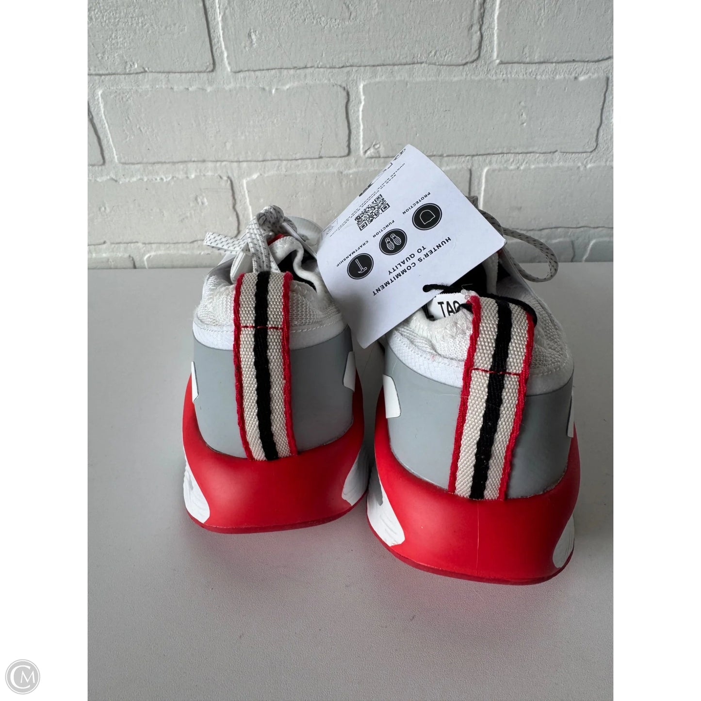 Shoes Athletic By Hunter In Grey & Red, Size: 6.5